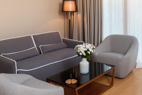 Residence by Vestibul Palace - image 9