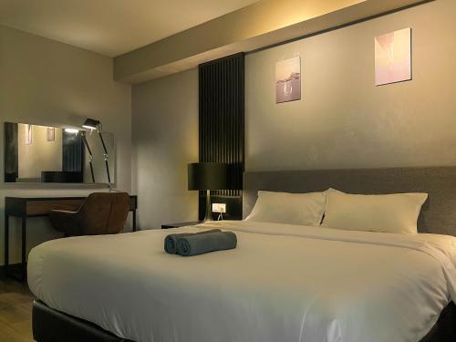 Maritime Suites Duplex in Karpal Singh with Netflix & Free WiFi