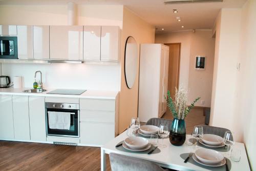 Stylish 11th-Floor Sea View Stay Stylish 11th-Floor Sea View Stay