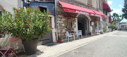 Auberge Les Voûtes - Chambres d'Hôtes Sud Ardèche - Formule Demi Pension à partir de 65 euros - Restaurant - Terrasse - Parking - Rivière Hotel de charme Balazuc