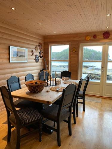 Facilities, Moderne Rorbu helt i sjøkanten in Valevag