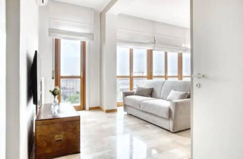 Amazing city center skyline apartment, Milán