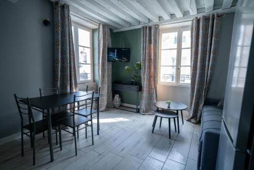 共用Lounge/電視區, L'ORLÉANAIS 1 - Appartement Spacieux Centre Ville (L'ORLEANAIS 1 - Appartement Spacieux Centre Ville) in 勃根地