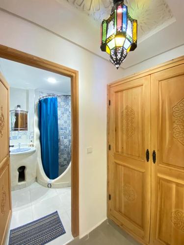 prysznic, Dar Syraya in Szafszawan