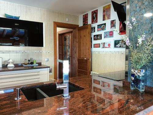 VILLA DU LAC spéciale pour famille avec enfant (VILLA DU LAC speciale pour famille avec enfant) in Riudecanas