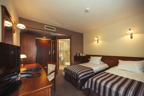 2 twin beds