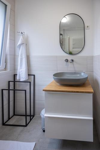 have-a-nice-Stay - U-Bahn nach Hamburg 150m- Bäcker & Restaurants 200m - Lidl 800m - Zentrum 1,5km have-a-nice-Stay - U-Bahn nach Hamburg 150m- Bäcker & Restaurants 200m - Lidl 800m - Zentrum 1,5km