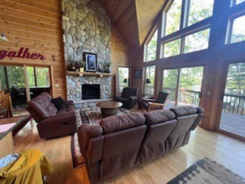 Welcome to Bear's Den Lodge - image 9