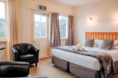 The Grand Hotel & Bar - Akaroa