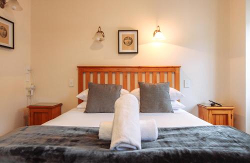 The Grand Hotel & Bar - Akaroa