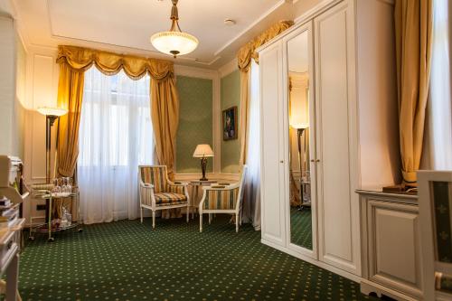 TB Palace Hotel & SPA Room Type - Suite Emerald