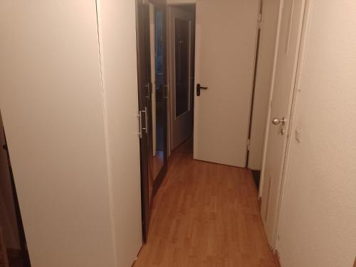 Zimmer in weißhausstraße in einer Wohnung, Кёльн