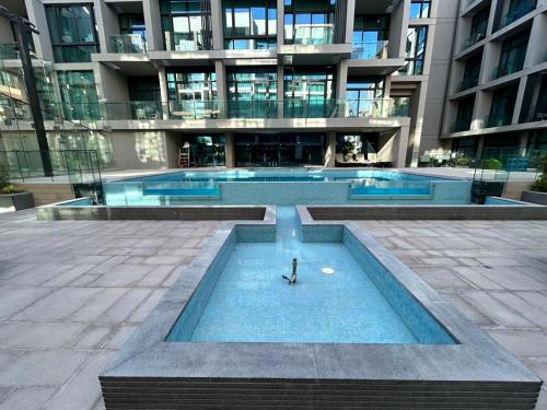 Premium 1BHK Apt In Signature living, JVC! Pool view, Dubai (foto 6)