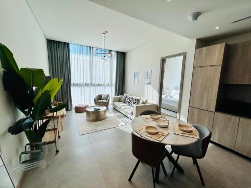 Premium 1BHK Apt In Signature living, JVC! Pool view, Dubai (foto 4)