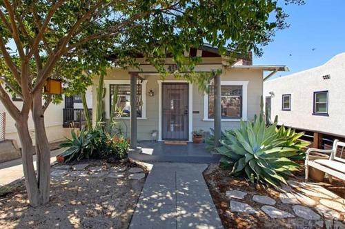 Modern Bungalow - Entire Home - Excellent Location in San Diego, USA