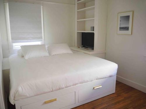 Modern Bungalow - Entire Home - Excellent Location in San Diego, USA