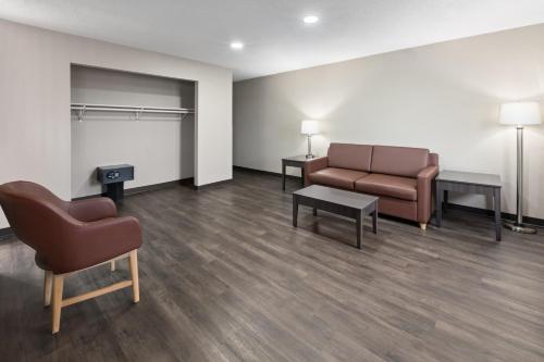 Facilities, Super 8 by Wyndham Summersville/New River National Park in Summersville