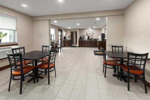 Lobby, Super 8 by Wyndham Summersville/New River National Park in Summersville