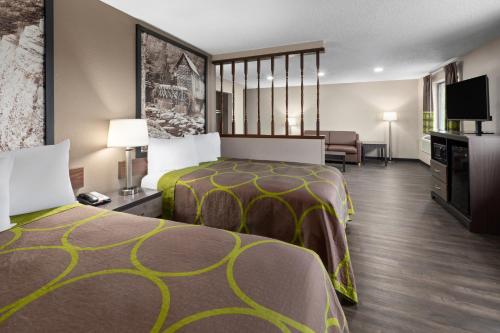 Super 8 by Wyndham Summersville - image 7