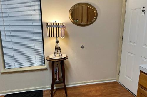 Spacious, Vibrant Downtown Apt Between Ann Arbor and Detroit Spacious, Vibrant Downtown Apt Between Ann Arbor and Detroit