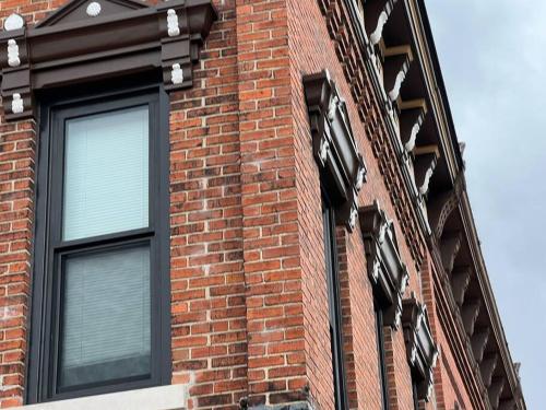 Spacious, Vibrant Downtown Apt Between Ann Arbor and Detroit Spacious, Vibrant Downtown Apt Between Ann Arbor and Detroit