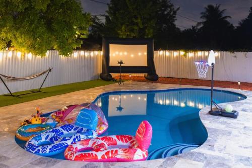 The Cozy Oasis - Pool, Gazebo and Near Everything! in Pompano Beach, USA