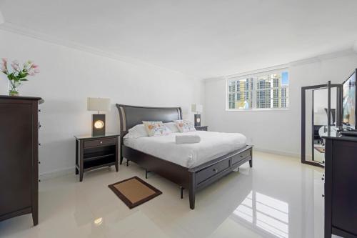 Spacious apartment with spectacular view of the beach in Miami Beach, USA
