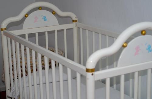 2 twin beds