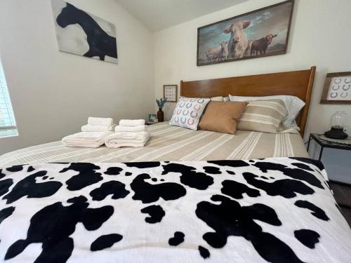Texas Casita with Cowboy Pool, Cold Plunge and PacMan in San Antonio, USA