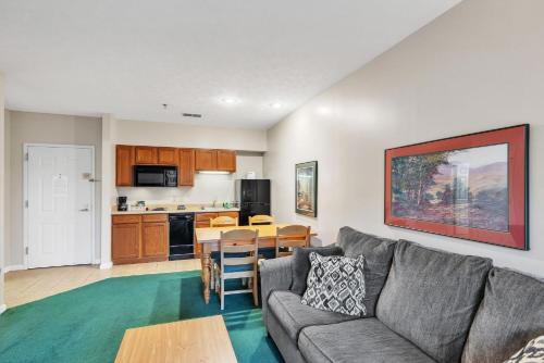 Grand Wood Suites - 2nd Floor Front Side Suite 203 in Nashville, USA