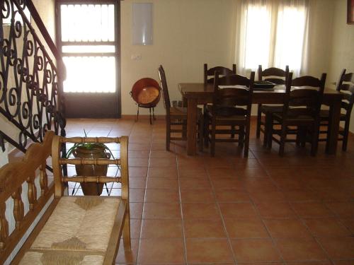 Közös társalgó / TV, Apartamentos Serrano in Ribagorda