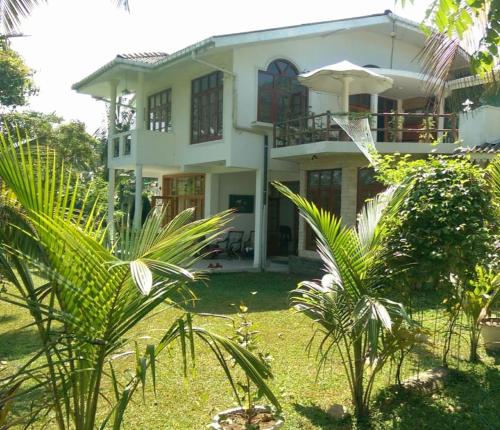 GreenHeart Villa- Top Floor, Specious 3BR-1BR AC - Hot W, Peace in Greenary & Fresh Air -Travel Awar in Maharagama