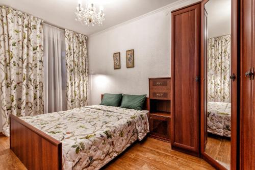 One-Bedroom Apartment with Balcony and Mountain View