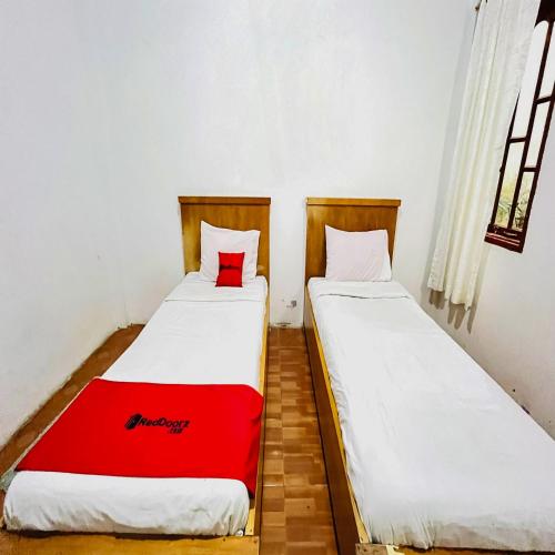 OYO 581 Serdika Pavilion Room Type - Deluxe Twin Room