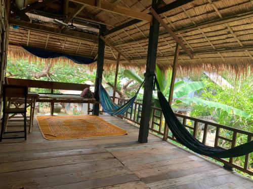 バルコニー/テラス, Family Batcave Homestay in バタンバン