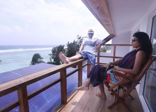 Sea View Penthouse Suite image 5
