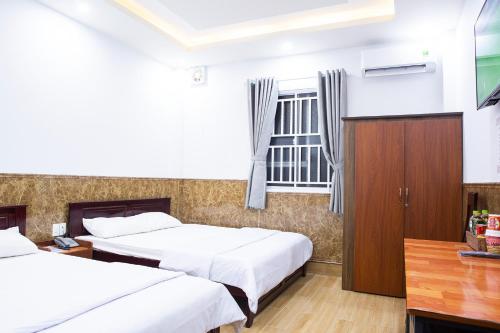 Triple Room with City View image 5
