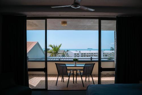 Studio Apartment, Centre Of Airlie With Sea Views