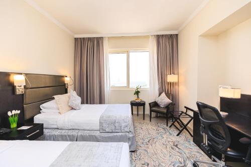 Deluxe Double or Twin Room image 5