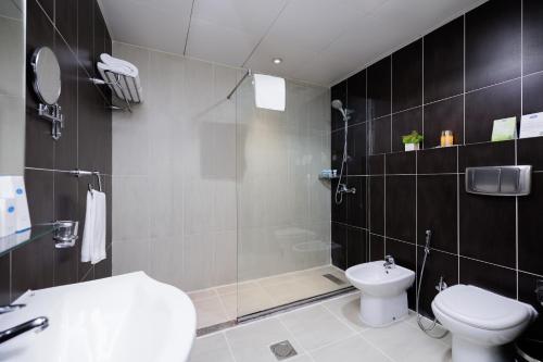 Deluxe Double or Twin Room image 6