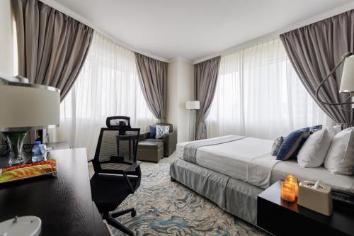 Executive Suite image 4
