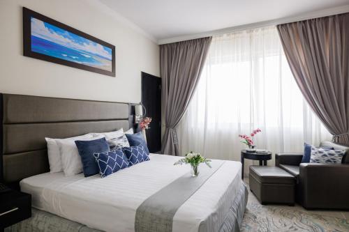 Executive Room with Sea View room in The Royal Riviera Hotel Doha