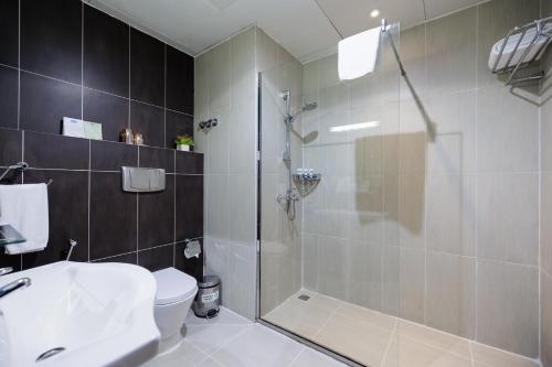 Executive Room with Sea View image 2