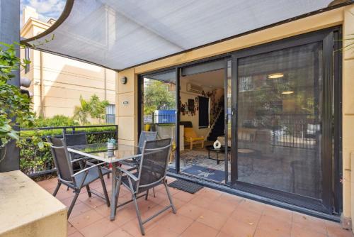 Spacious 3-Level Townhouse with Pool in Northbridge - Tap to explore photos