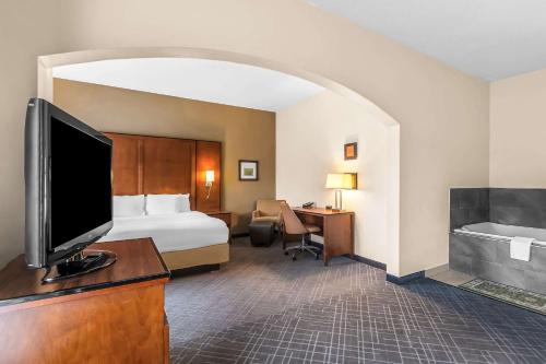 Comfort Suites - Vincennes - image 12