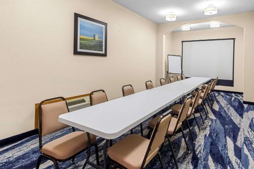 Comfort Suites - Vincennes - image 9