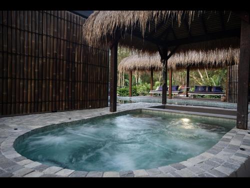 Warm spa, pool & Fireplace - Coolum Bali Gardens, Coolum Beach (fotografie 4)