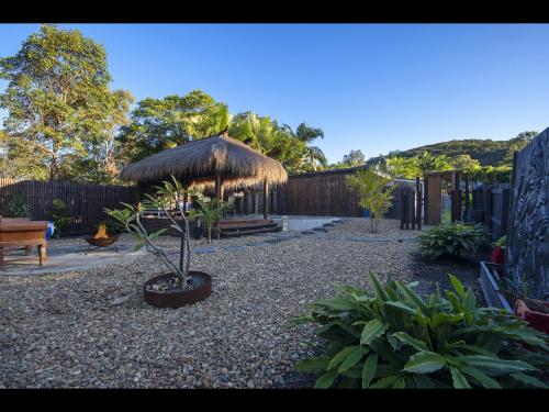 Warm spa, pool & Fireplace - Coolum Bali Gardens, Coolum Beach (fotografie 8)