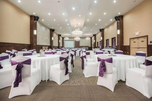 ห้องประชุม / บอลรูม, Sleep Inn & Suites And Conference Center Downtown near พิพิธภัณฑ์ประวัติศาสตร์อินเดียนาเมดิคัล