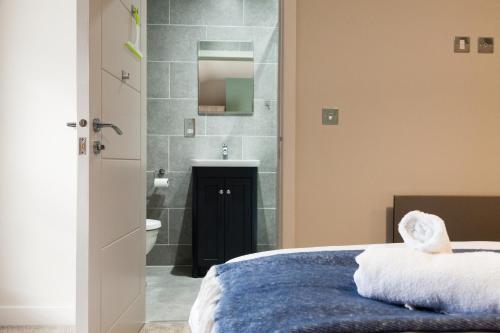 2 Bedroom Flat - Long Term Stay Rates- Contractors-Professionals-Relocation, Leeds (Foto 4)